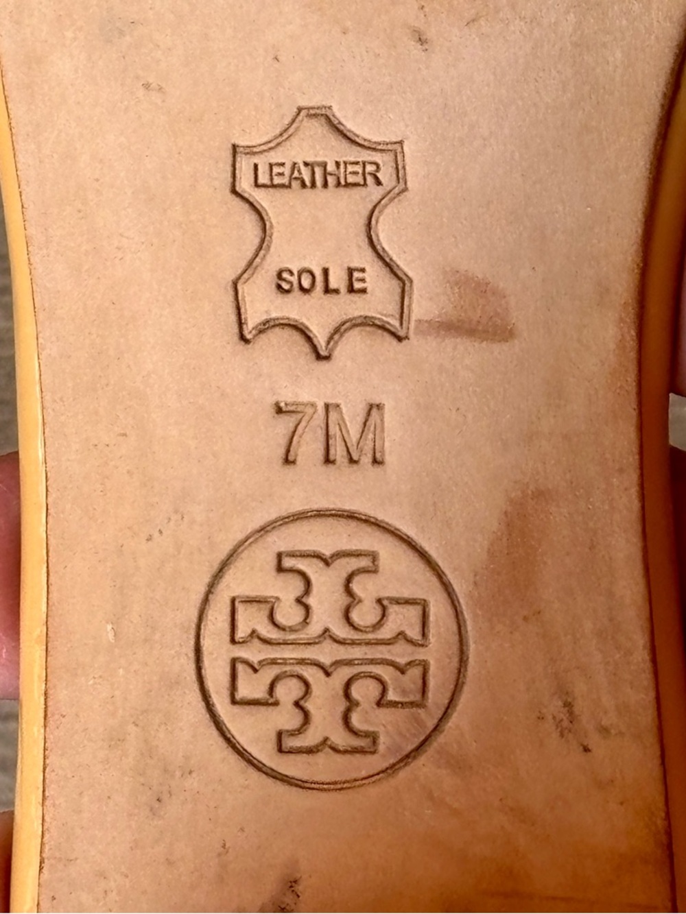 Tory Burch Beige Neutral Patent Leather Ankle Strap Bow Logo Heels Sz 7 - Picture 8 of 10